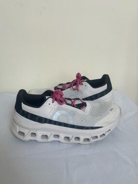 On Cloudmonster Frost/Black Mens size 9.5 Sneakers Eu 43